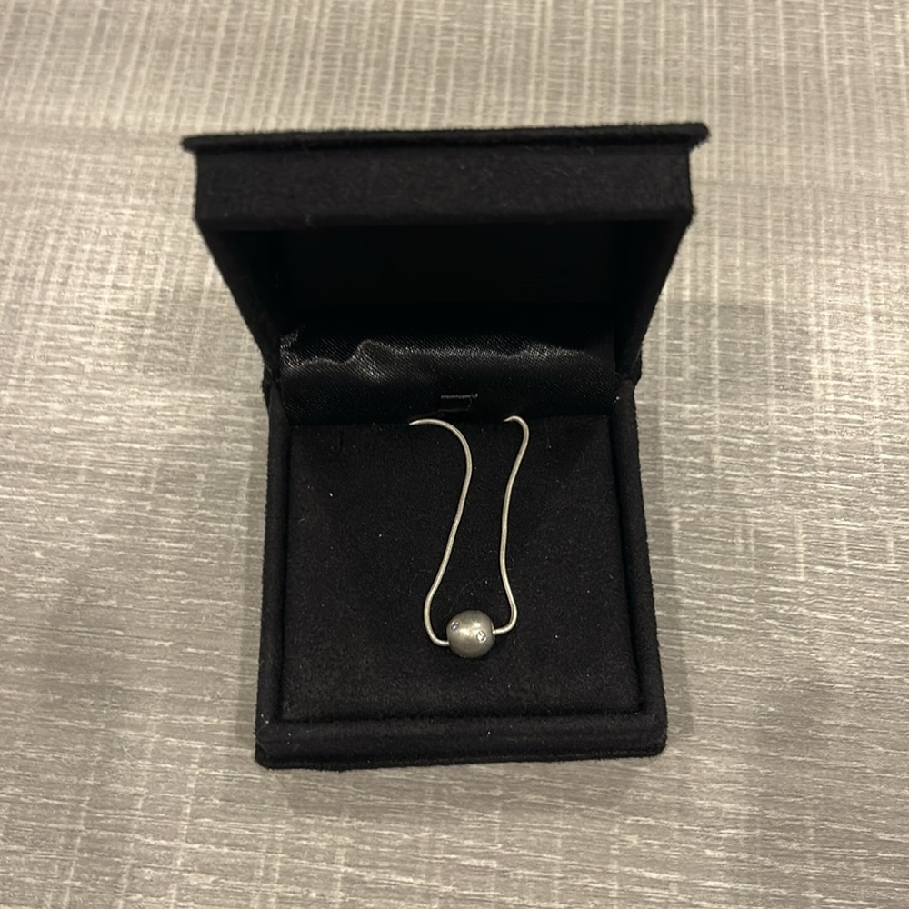 Elegant Silver Necklace with 4 real diamonds. Dainty and gorgeous